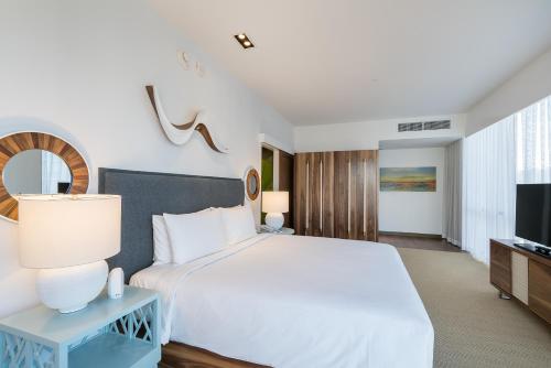 Hyatt Centric Waikiki Beach - image 7