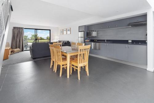 คอริแกน โคฟ อพาร์ตเมนท์ (Corrigans Cove Apartment) in เบทแมนส์เบย์