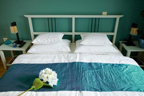 Budapest Rooms Bed and Breakfast - image 6
