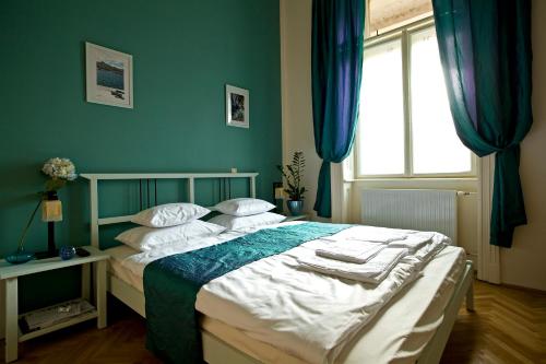 Budapest Rooms Bed and Breakfast - image 12