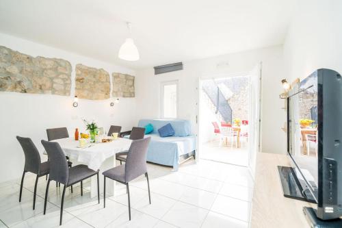 Family friendly house with a parking space Mokosica, Dubrovnik - 19154