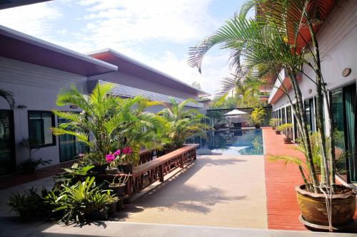 Exterior view, Mayor Hotel  Villa Cha Am in Cha Am Beachfront