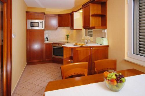 Apartments Adriatiq Resort Fontana Jelsa - CIN09003-SYD