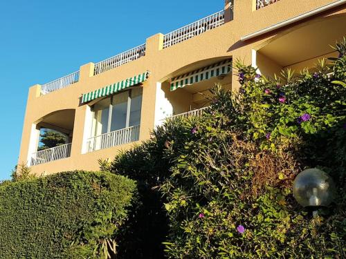 ELEGANT et LUMIEUX STUDIO VUE MER avec PARKING Tout a pied