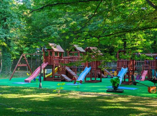 kinderspeeltuin, RIVER INN RESORT AND SPA in Nabran