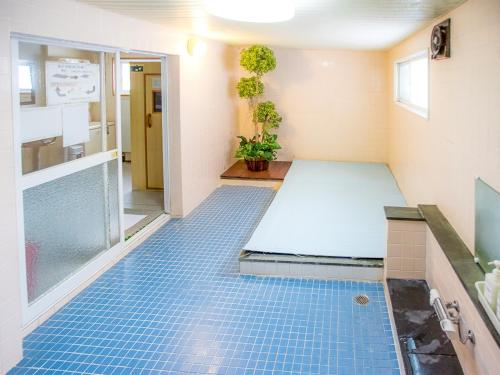 Japanese-Style Triple Room with Shared Bathroom N1
