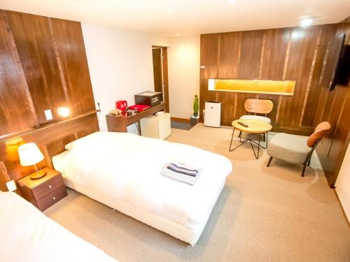 Western Style Twin Room with Shared Bathroom N4