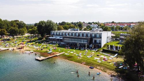 . Neufeldersee Hotel & Restaurant