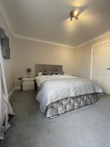 apartment 2 ensign house