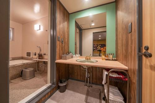 room detail thumbnail 2