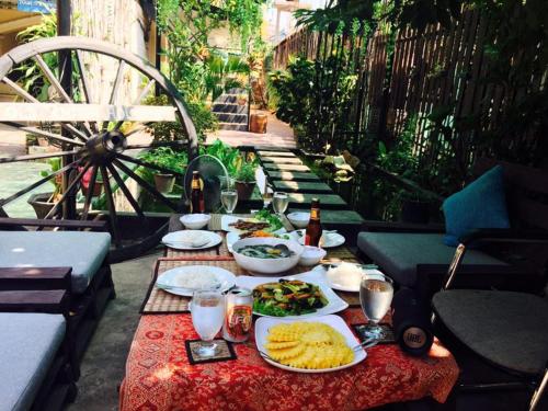 Old Khmer House BNB