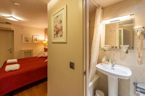 Hostal Matheu - image 2