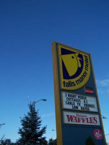 Falls Manor Resort – Niagara Falls, ON