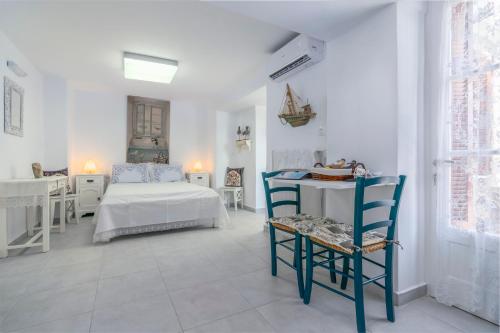 Kourita Garden Apartment with Sea View near to the port of Milos