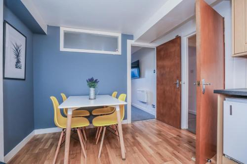 Beautiful 1 bed flat in the heart of Edinburgh - image 12