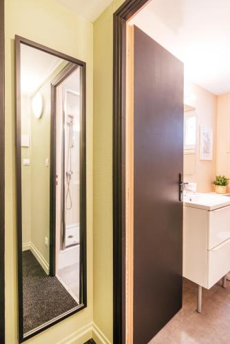One-Bedroom Apartment image 7