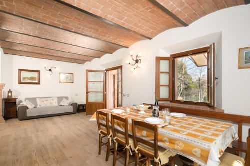 Iekārtas, Aia Masotta by VacaVilla in Montecatini Val Di Cecina