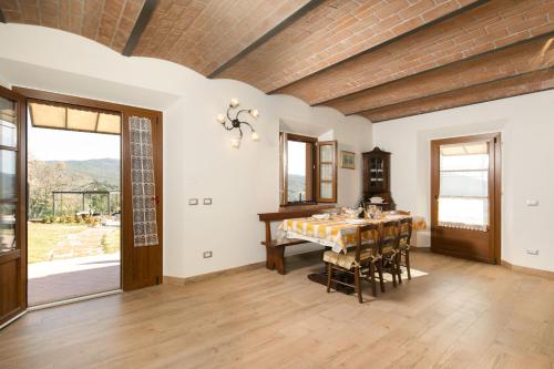 Iekārtas, Aia Masotta by VacaVilla in Montecatini Val Di Cecina
