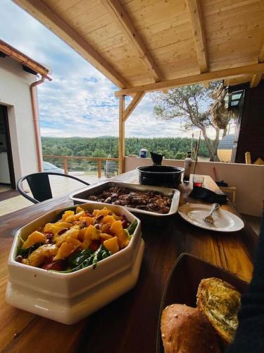 Το σπίτι στο δάσος (Το σπιτι στο δασος) in 플라카 딜레시