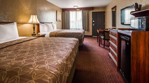 2 queen beds