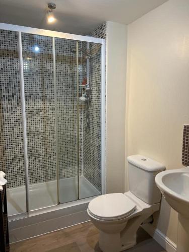 Hillhead 2BR-2BA, near Byres Rd Free Parking & Balcony