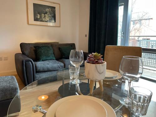 One-Bedroom Apartment with City View image 7