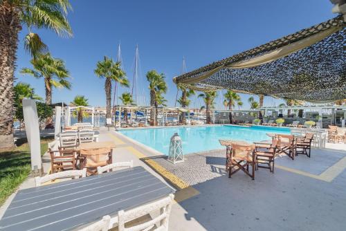 Ianos Hotel - image 2