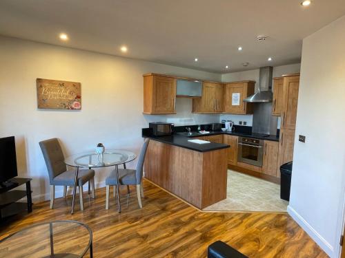 One-Bedroom Apartment with City View image 6