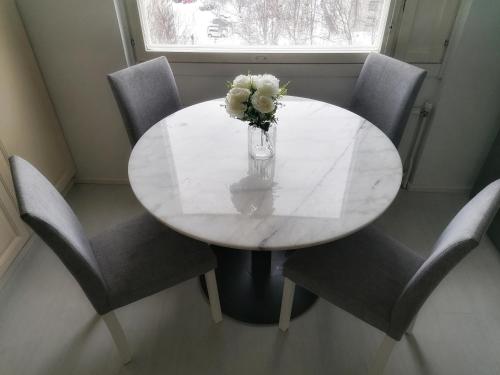 Modern design w/balcony, free parking,WiFi & A/C, Lappeenranta (fotografie 10)