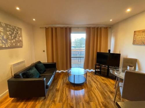 One-Bedroom Apartment with City View image 5