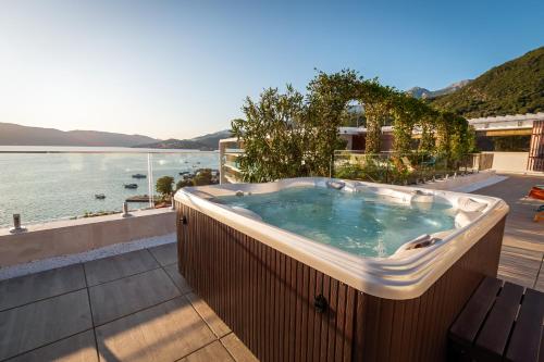 Carine Hotel Kumbor 4*