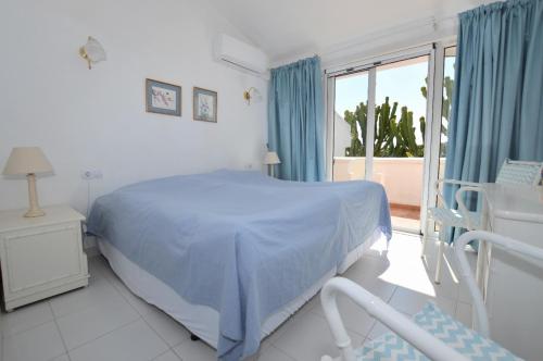  Beautiful townhouse-end of row in Calahonda Mijas in Sitio de Calahonda