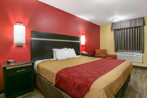 Econo Lodge Jonesboro - image 3