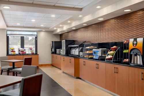 Wingate by Wyndham Wilmington - image 8