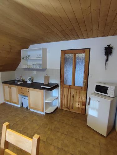 Konyha, apartmány pod Vysákem (apartmany pod Vysakem) in Stárkov