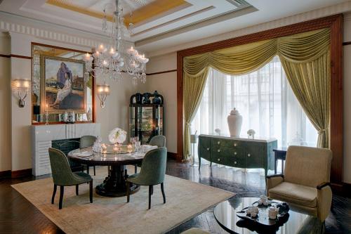 Étterem, The Peninsula Shanghai near Oriental Pearl torony