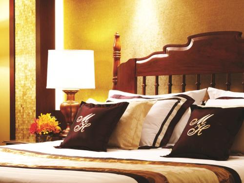 The Manila Hotel The 5-star Manila Hotel offers comfort and convenience whether youre on business or holiday in Manila. Featuring a satisfying list of amenities, guests will find their stay at the property a comforta