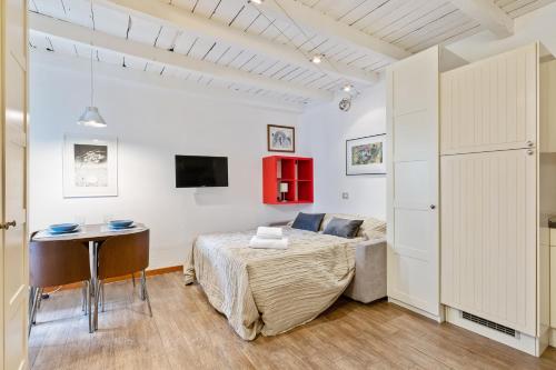JOIVY Beautiful Studio for 2 near Sempione Park, Milan