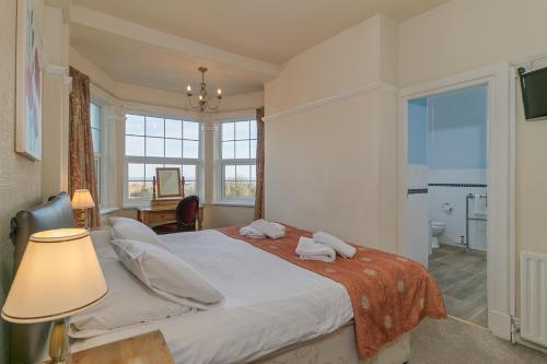 The Royal Hotel - image 12