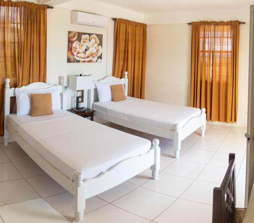 Restauracja, St. James Guesthouse in Roseau