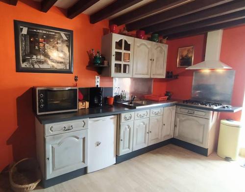 Maison cosy et colorée avec petit jardin gîte à louer Peyrelevade