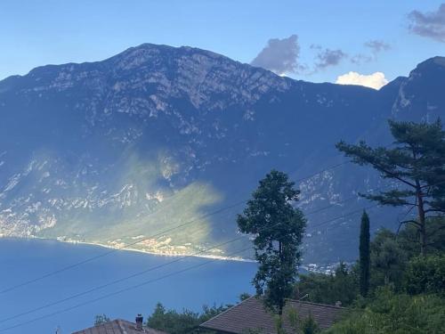 Un balcone sul Garda New house with panoramic views over Lake Garda