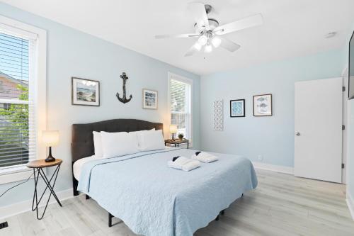 Salty Shack Unit A Dog Friendly Home Across from the Beach - Central Location - image 4