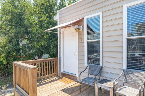 Salty Shack Unit A Dog Friendly Home Across from the Beach - Central Location - image 13