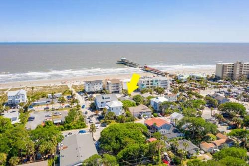 Salty Shack Unit A Dog Friendly Home Across from the Beach - Central Location - main image
