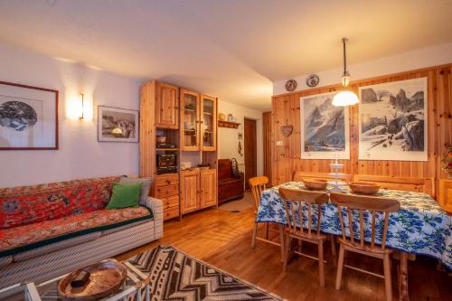 ALTIDO Family Apt for 6, near Ski Lifts, in Courmayeur - Apartment