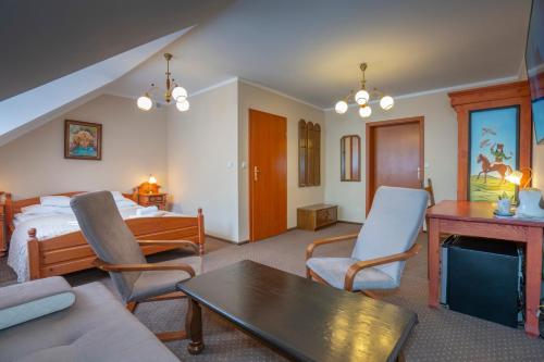 Double Room with Extra Bed image 8