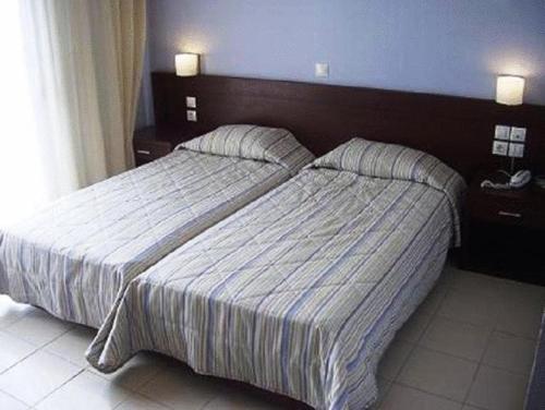 Twin Room image 3