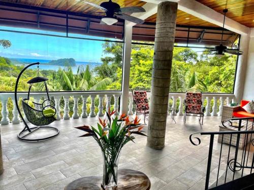 Shared lounge/TV area, Casa Castillo, 3 or 6 Bdr, Manuel Antonio, Ocean view in Quepos