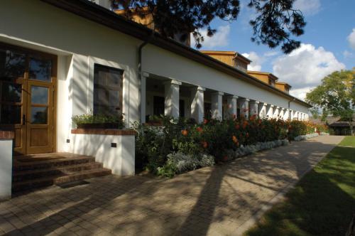 Sarlóspuszta Club Hotel in Tatárszentgyörgy